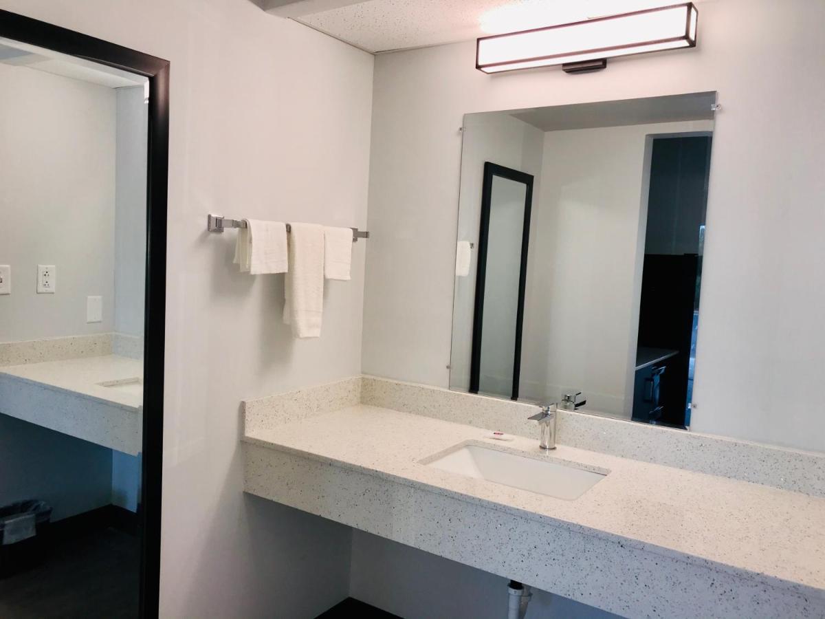 Studio 6 Dublin, Ga Ngoại thất bức ảnh